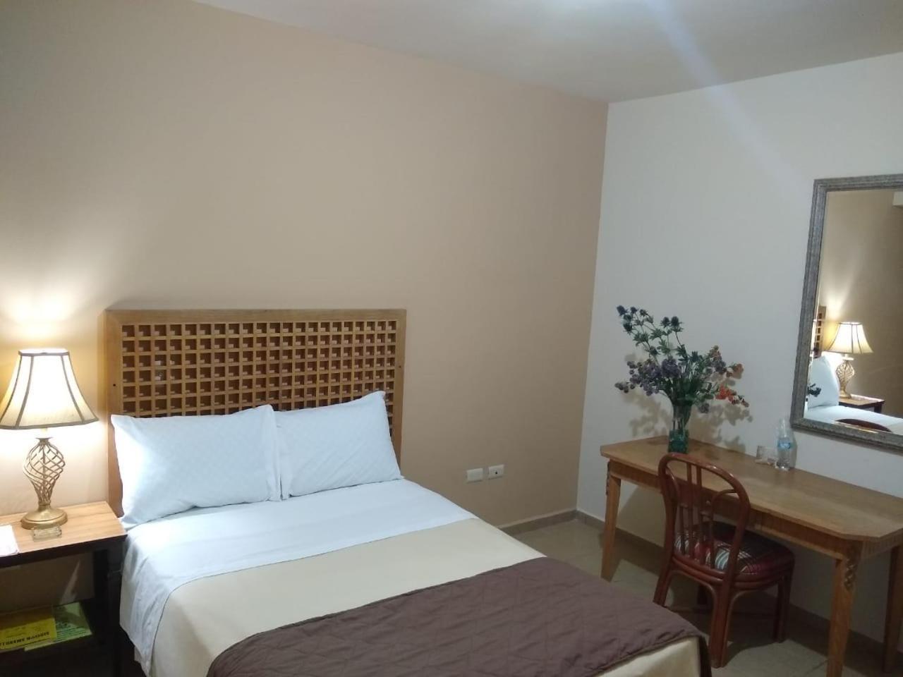 Hotel El Dorado Sabinas Екстер'єр фото