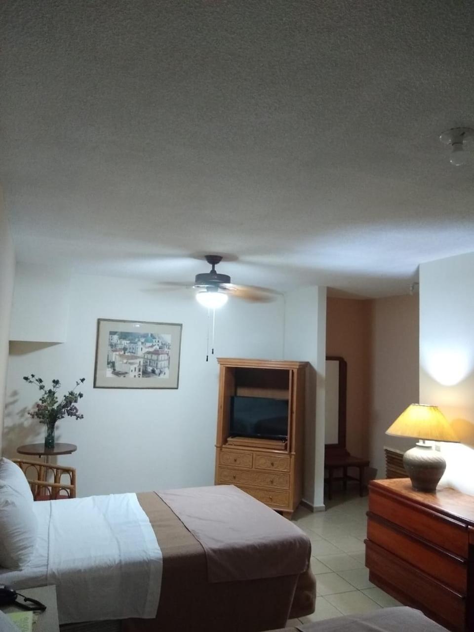 Hotel El Dorado Sabinas Екстер'єр фото