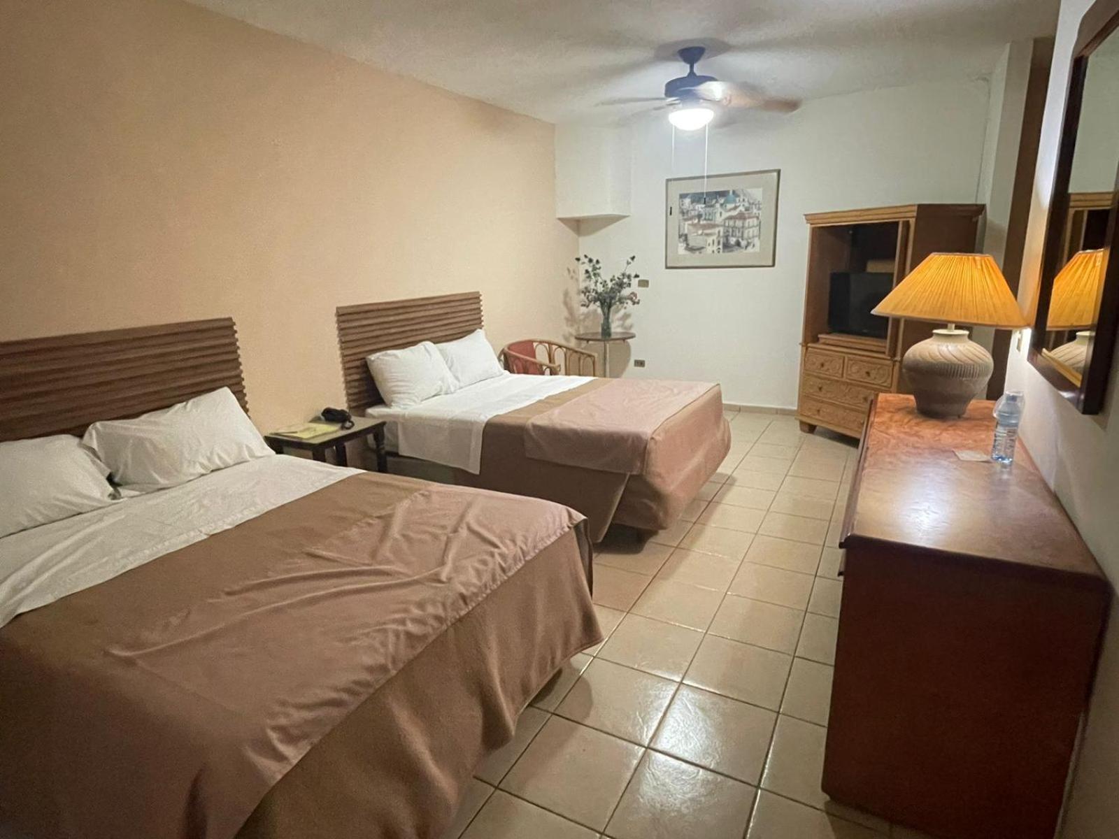 Hotel El Dorado Sabinas Екстер'єр фото